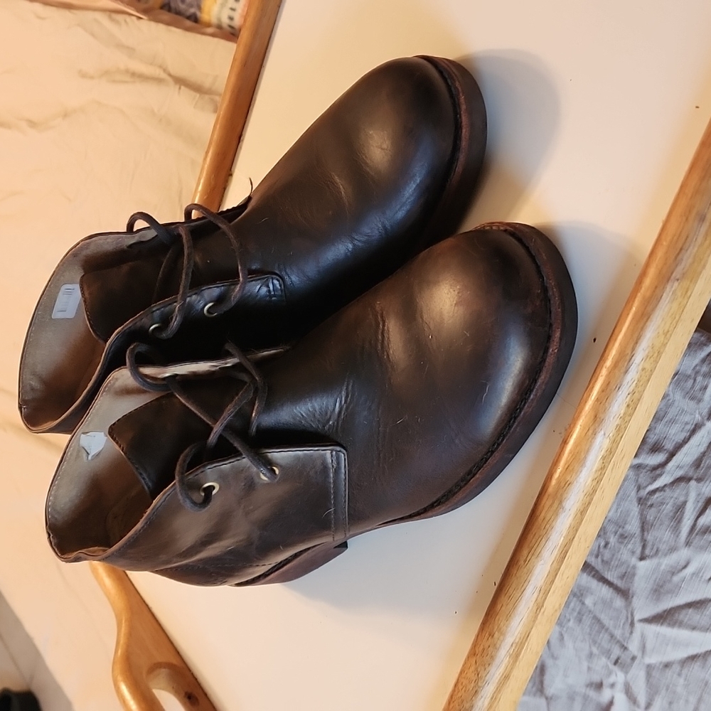 Ugg neumel leather chukka size 9
